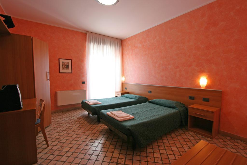 Da Mariuccia Robecchetto con Induno Exterior foto