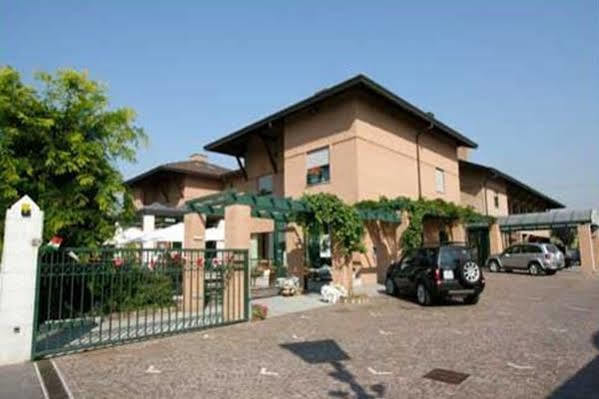 Da Mariuccia Robecchetto con Induno Exterior foto